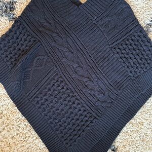 Brooks Brother Cable Knit poncho o/s